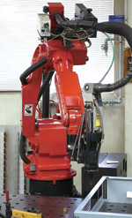 溶接品質を高め、付加価値を上げるためにYAGレーザ溶接ロボットシステムYLR-1500IIを採用