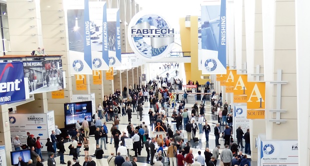 画像：「FABTECH 2013」が開催された米国シカゴにあるマコーミックプレイスのグランドコンコース。開場前にもかかわらず来場者で混雑していた