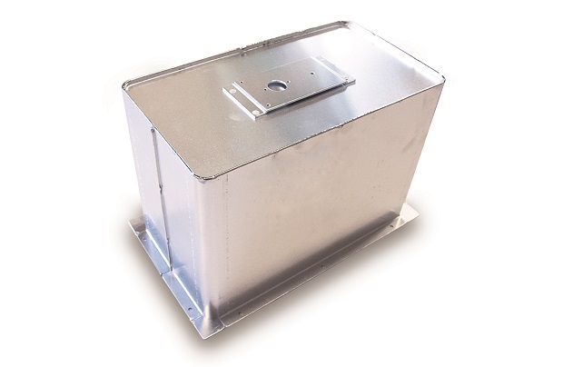 画像：おしぼり収納器のアルミ製容器（板厚1.0㎜）。側板の突き合わせ、底板の全周、四隅をFLWで溶接している