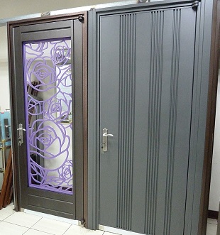 画像：同社で製作した意匠性が高いステンレス製のドア