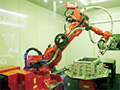 画像：溶接工程のIoT対応・ロボット化がすすむ