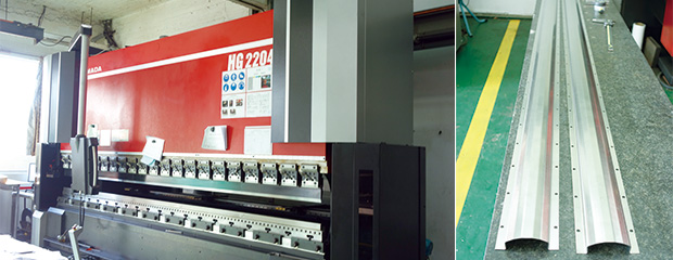 左：新たに導入されたHG-2204／右：電子部品製造装置に使われるチタン製の部材は通り精度がきびしく、この加工に対応するためにベンディングマシンHG-2204を導入した