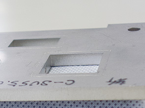 画像：高輝度レーザによるステンレス材の高速・高精度加工を実現