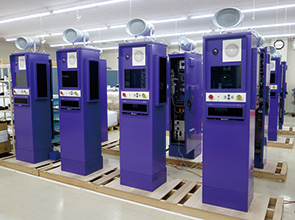 画像：完全内製化と自動化を目指して新設した「見せる工場」