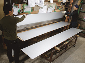 画像：「金属屋根製品」の「付帯部品」のレーザ加工を内製化