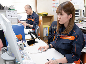 画像：「製造業のテーマパーク」づくりを支える女性スタッフ