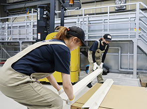 画像：「製造業のテーマパーク」づくりを支える女性スタッフ
