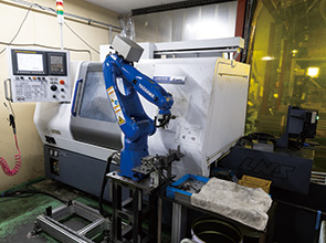 画像：4軸ハイブリッドサーボプレスによる複動加工技術を開発