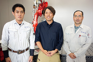 画像：万博会場「大屋根リング」の回廊、「スカイウォーク」の手すりにFLWを活用