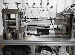 画像：軟質材料を工具として金属表面に凹凸を転写する技術の研究