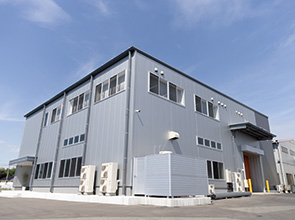 画像：全社一丸で飽くなき改善 ― 高所作業車の中核サプライヤーに成長