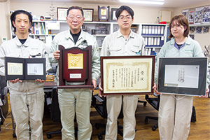 画像：板金素材の可能性を広げることに挑戦 ― 2回連続、親子2代で大臣賞受賞を達成