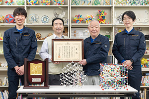 画像：産学連携から生まれた、素材の力学的特性を造形へと転写する試み