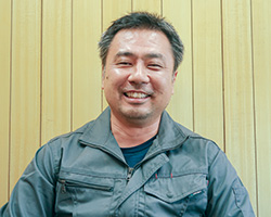 画像：材料棚を後付けして長時間運転に対応 ― 形鋼は昼間に有人、平板は夜間に自動運転